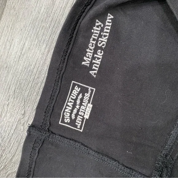 Levi's Black Skinny Jeans for Women - Picture 2 of 4